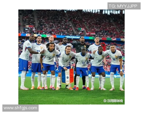 欧洲足坛最具魅力与实力并存的美女球星风采盘点