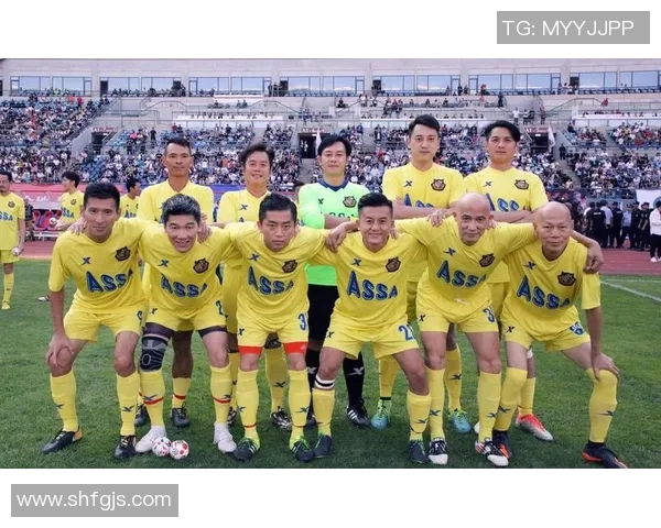 星光熠熠 足球英雄齐聚一堂 展现顶级竞技风采与无尽荣耀