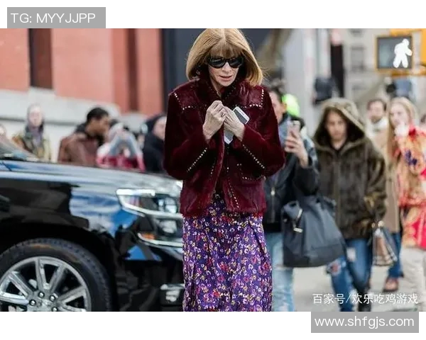 足球球星常服时尚穿搭解析彰显运动员场下独特魅力与个性魅力